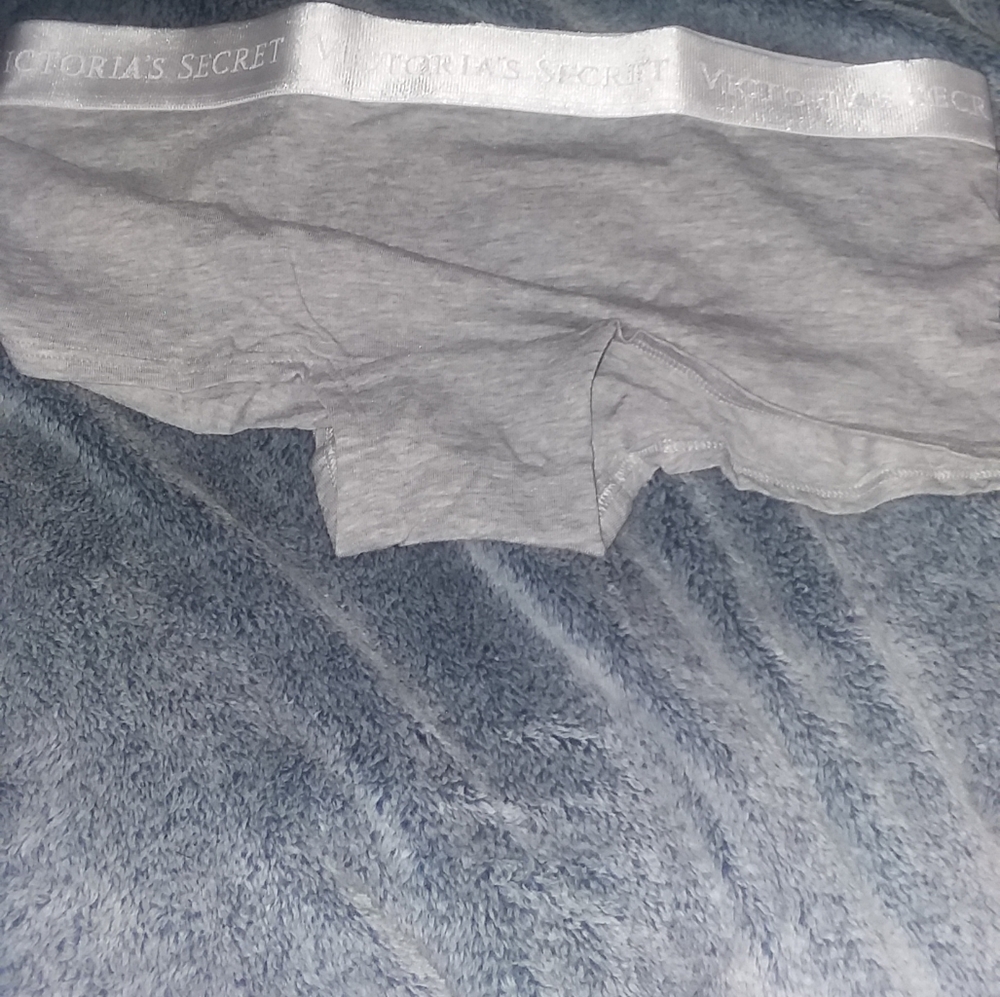 ⬇️$50 VICTORIA'S SECRET Gray Shortie - Picture 2 of 4